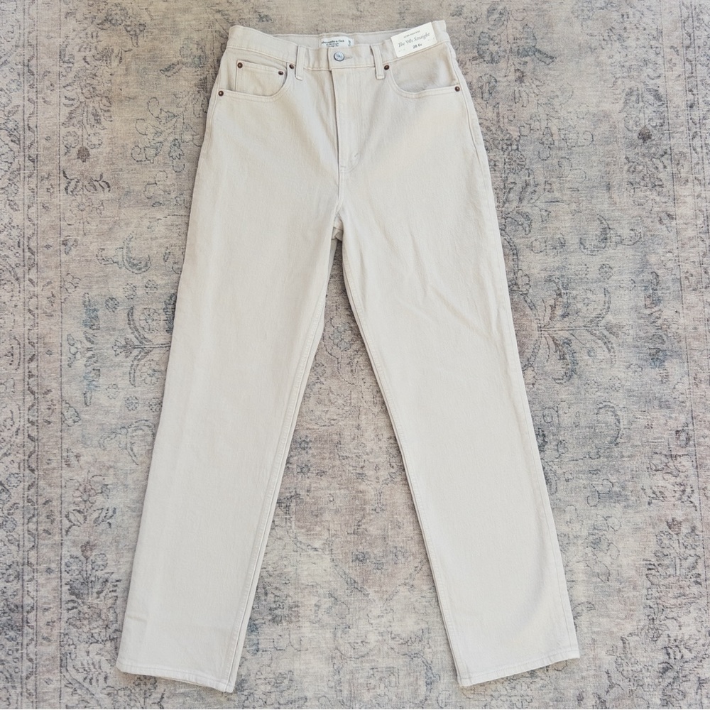 NWT Abercrombie & Fitch Ultra High Rise 90s Straight in Stone